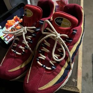 Size 8 men Airmax 95
